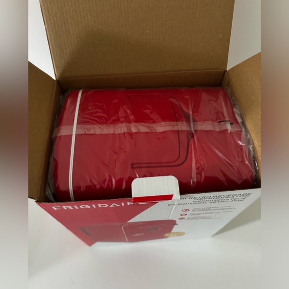Adorable Bright Red Frigidaire Retro Mini 6 Can Refrigerator NIB - Picture 2 of 6